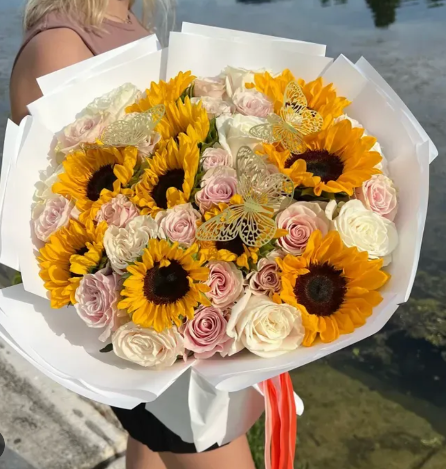 Sunflower and Roses Bouquet | Monarch Bloom Flowers, image size:920x968